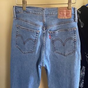 Levi’s straight leg button fly light blue denim